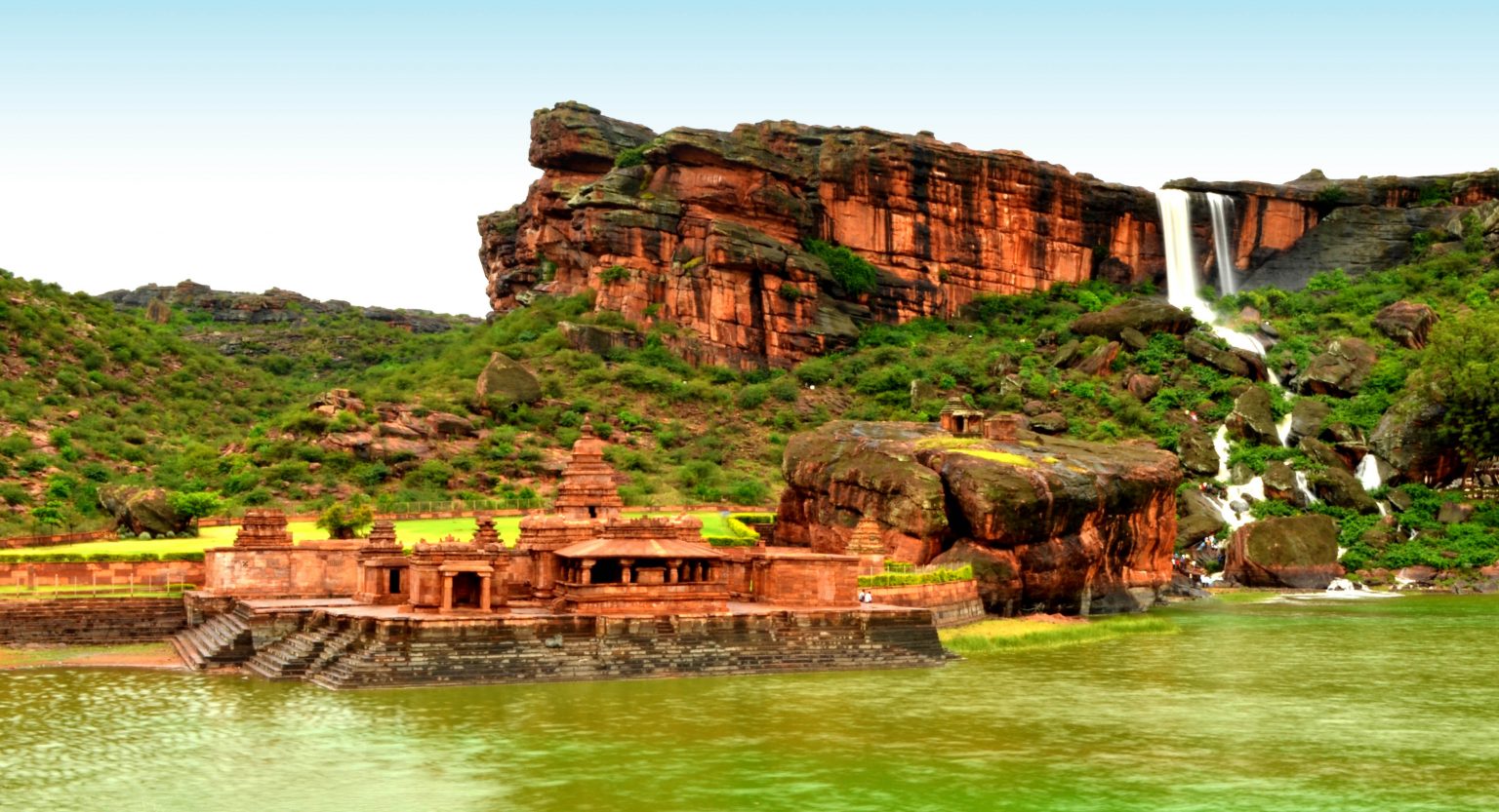 places to visit near hampi and badami